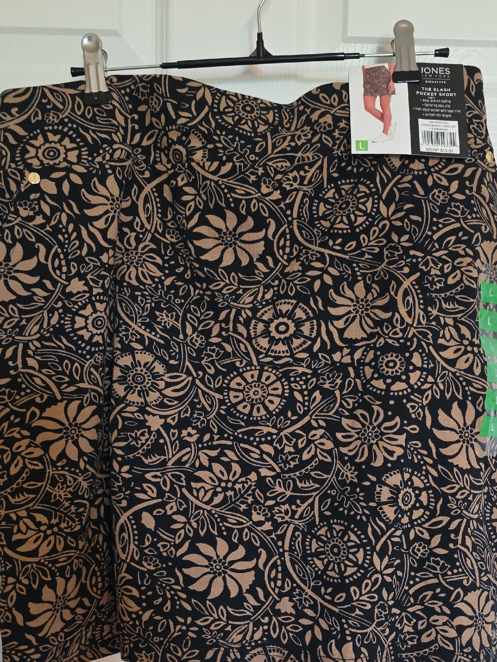Jones New York Black and Tan Floral Pocket Skort